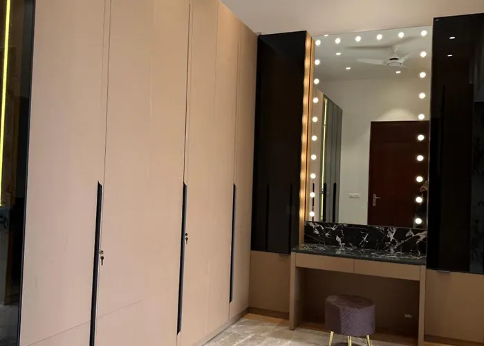 Ultra Luxury 7Bhk Estate I Pool, Grand Lawn And Tubs